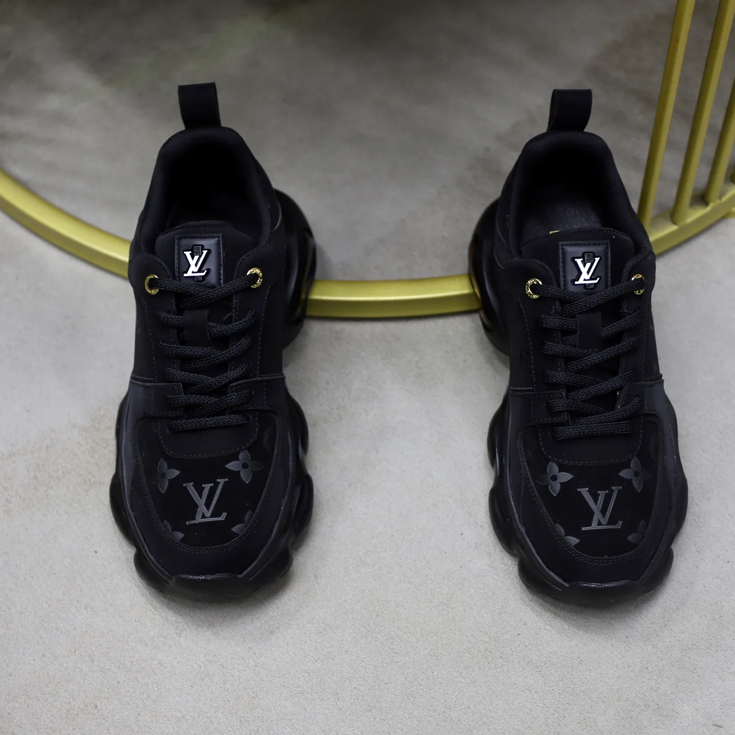 Ex-factory price: 462💰🙅‍♂️🙅‍♂️🙅‍♂️ Brand: Louis Vuitton Standard code: 38-44 (45 customized) Grade: Same as the official website Material: Original cowhide splicing fabric Comfortable and breathable lining Lightweight, soft and wear-resistant outsole Style category: Men's fashionable casual shoes Running sneakers Distinguished luxury brand elements Top luxury Color: actual picture color